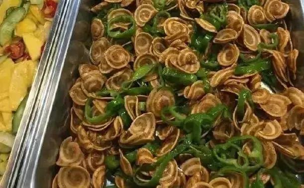 高校食堂现冰镇麻辣烫，听说很好吃高校食堂黑暗料理（那些年学校食堂黑暗料理大全）
