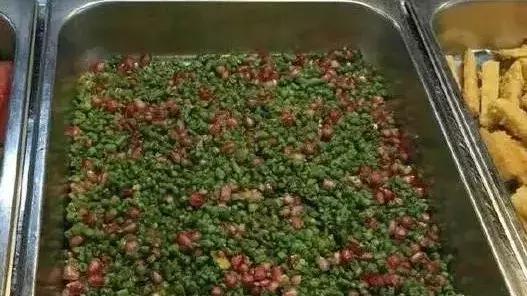 高校食堂现冰镇麻辣烫，听说很好吃高校食堂黑暗料理（那些年学校食堂黑暗料理大全）