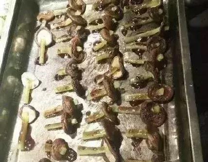 高校食堂现冰镇麻辣烫，听说很好吃高校食堂黑暗料理（那些年学校食堂黑暗料理大全）