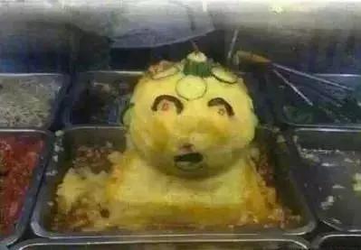 高校食堂现冰镇麻辣烫，听说很好吃高校食堂黑暗料理（那些年学校食堂黑暗料理大全）