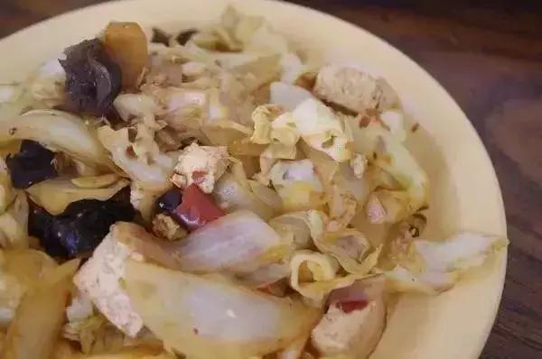 高校食堂现冰镇麻辣烫，听说很好吃高校食堂黑暗料理（那些年学校食堂黑暗料理大全）