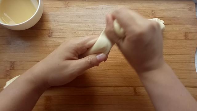 春饼这样做薄如蝉翼劲道又好吃，独家秘方1次能做30张