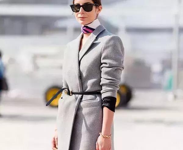 丝巾怎么打结好看，丝巾的6种简单系法总有一款适合你（丝巾的九种最潮系法让你美过春天路过夏天）