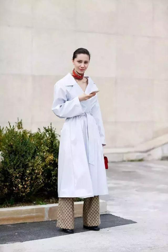 丝巾怎么打结好看，丝巾的6种简单系法总有一款适合你（丝巾的九种最潮系法让你美过春天路过夏天）