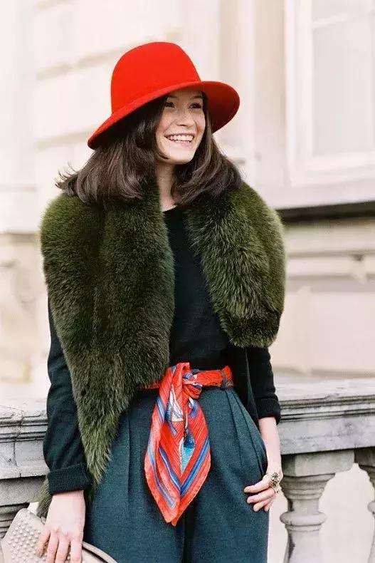 丝巾怎么打结好看，丝巾的6种简单系法总有一款适合你（丝巾的九种最潮系法让你美过春天路过夏天）