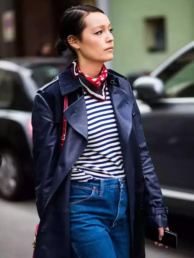 丝巾怎么打结好看，丝巾的6种简单系法总有一款适合你（丝巾的九种最潮系法让你美过春天路过夏天）