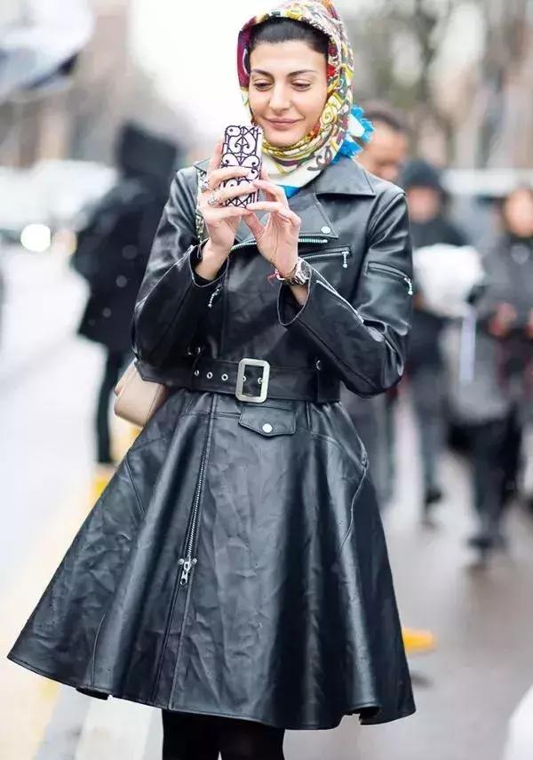 丝巾怎么打结好看，丝巾的6种简单系法总有一款适合你（丝巾的九种最潮系法让你美过春天路过夏天）