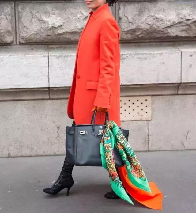 丝巾怎么打结好看，丝巾的6种简单系法总有一款适合你（丝巾的九种最潮系法让你美过春天路过夏天）