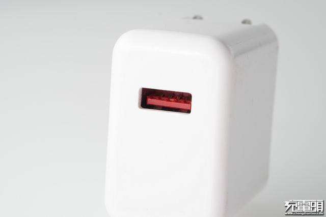 华为手机充电器，华为三口usb充电器拆解（支持UFCS融合快充与65W）