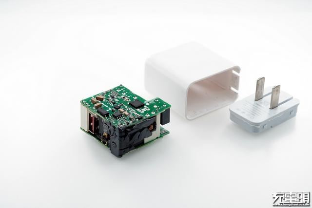 华为手机充电器，华为三口usb充电器拆解（支持UFCS融合快充与65W）