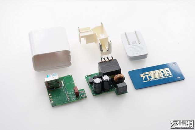 华为手机充电器，华为三口usb充电器拆解（支持UFCS融合快充与65W）