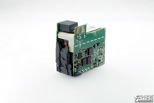 华为手机充电器，华为三口usb充电器拆解（支持UFCS融合快充与65W）