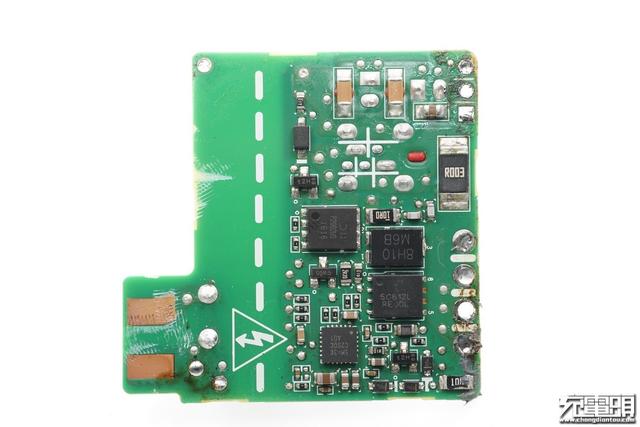 华为手机充电器，华为三口usb充电器拆解（支持UFCS融合快充与65W）