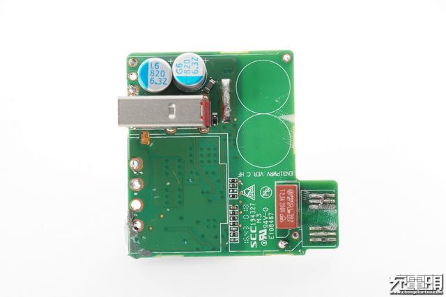 华为手机充电器，华为三口usb充电器拆解（支持UFCS融合快充与65W）