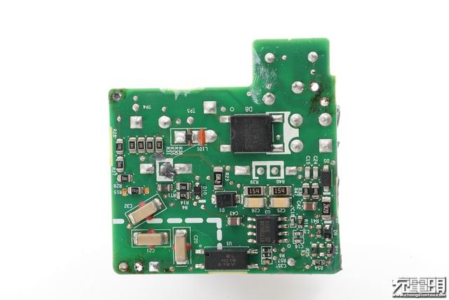 华为手机充电器，华为三口usb充电器拆解（支持UFCS融合快充与65W）