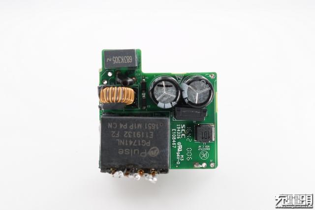 华为手机充电器，华为三口usb充电器拆解（支持UFCS融合快充与65W）