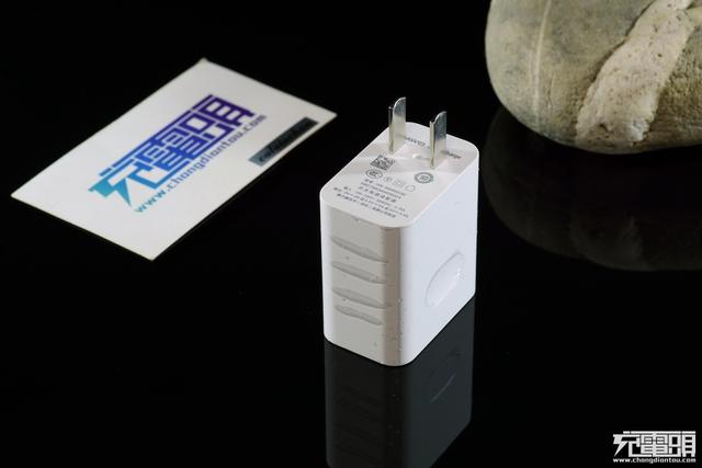 华为手机充电器，华为三口usb充电器拆解（支持UFCS融合快充与65W）