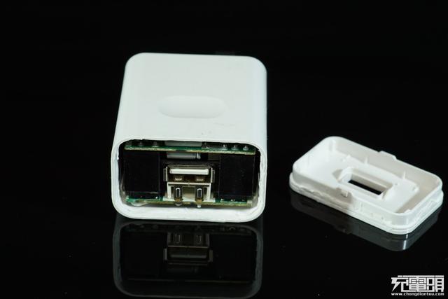 华为手机充电器，华为三口usb充电器拆解（支持UFCS融合快充与65W）