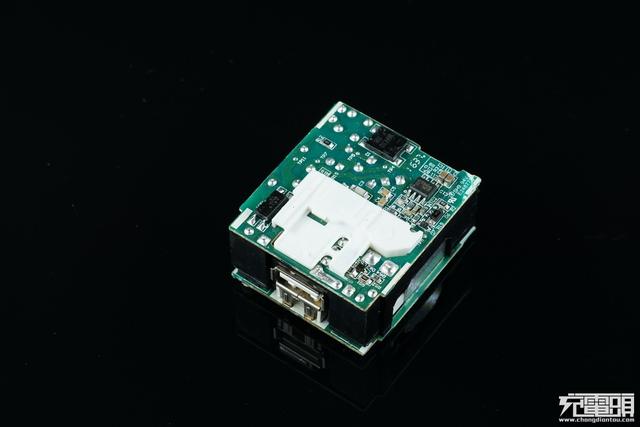 华为手机充电器，华为三口usb充电器拆解（支持UFCS融合快充与65W）