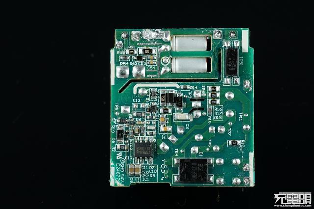 华为手机充电器，华为三口usb充电器拆解（支持UFCS融合快充与65W）