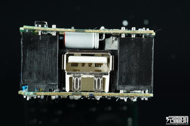 华为手机充电器，华为三口usb充电器拆解（支持UFCS融合快充与65W）