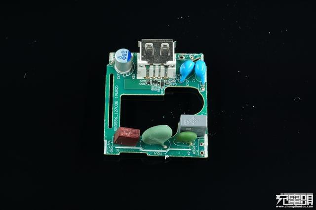 华为手机充电器，华为三口usb充电器拆解（支持UFCS融合快充与65W）