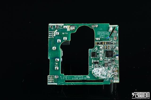 华为手机充电器，华为三口usb充电器拆解（支持UFCS融合快充与65W）