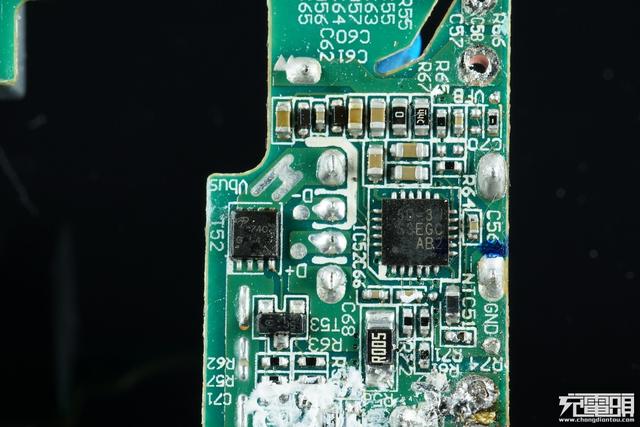 华为手机充电器，华为三口usb充电器拆解（支持UFCS融合快充与65W）