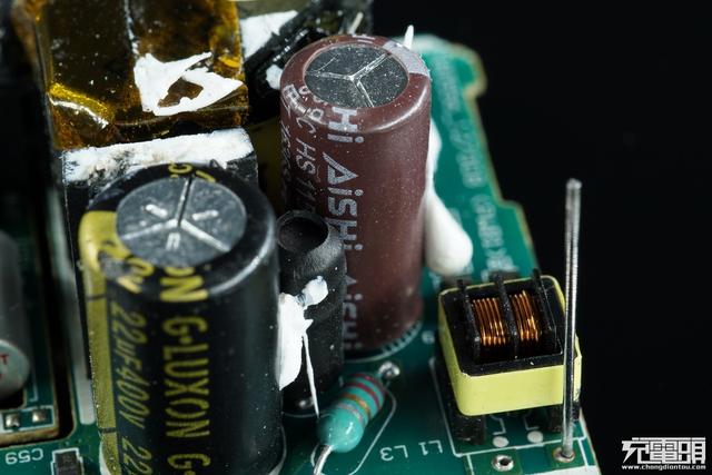 华为手机充电器，华为三口usb充电器拆解（支持UFCS融合快充与65W）