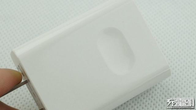 华为手机充电器，华为三口usb充电器拆解（支持UFCS融合快充与65W）