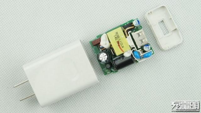 华为手机充电器，华为三口usb充电器拆解（支持UFCS融合快充与65W）