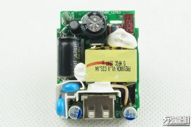 华为手机充电器，华为三口usb充电器拆解（支持UFCS融合快充与65W）