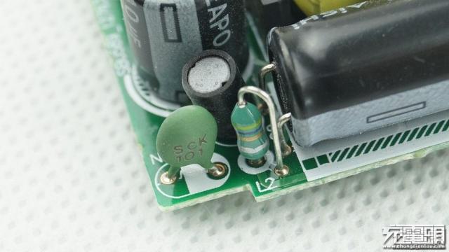 华为手机充电器，华为三口usb充电器拆解（支持UFCS融合快充与65W）