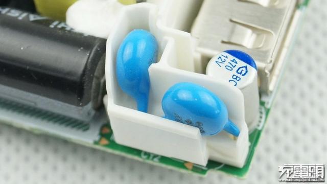 华为手机充电器，华为三口usb充电器拆解（支持UFCS融合快充与65W）