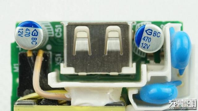 华为手机充电器，华为三口usb充电器拆解（支持UFCS融合快充与65W）