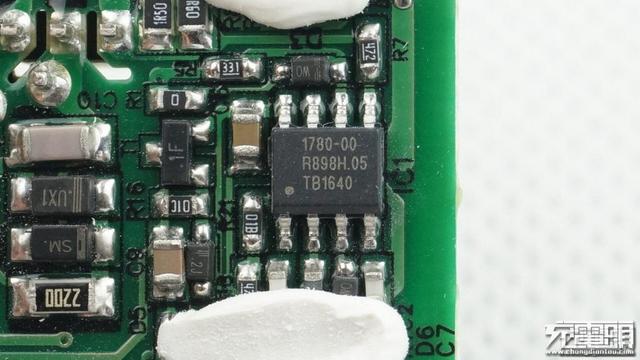 华为手机充电器，华为三口usb充电器拆解（支持UFCS融合快充与65W）