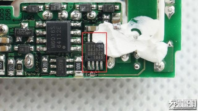 华为手机充电器，华为三口usb充电器拆解（支持UFCS融合快充与65W）