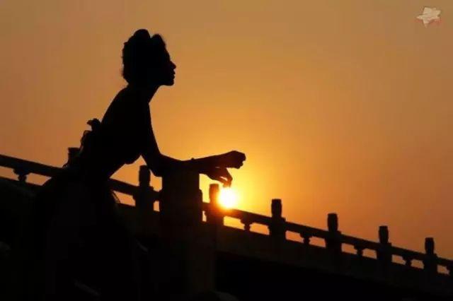 晚安人生哲理180329：做人，别高调如潮，要低调如水