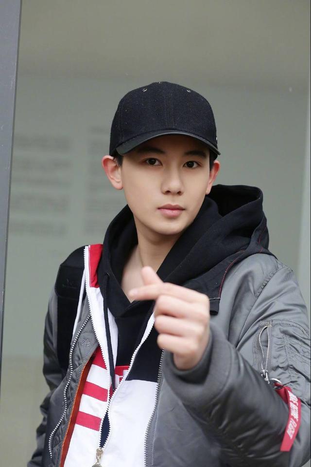 李兰迪男朋友是谁，李兰迪小到大没变（张新成李兰迪同游泰国）