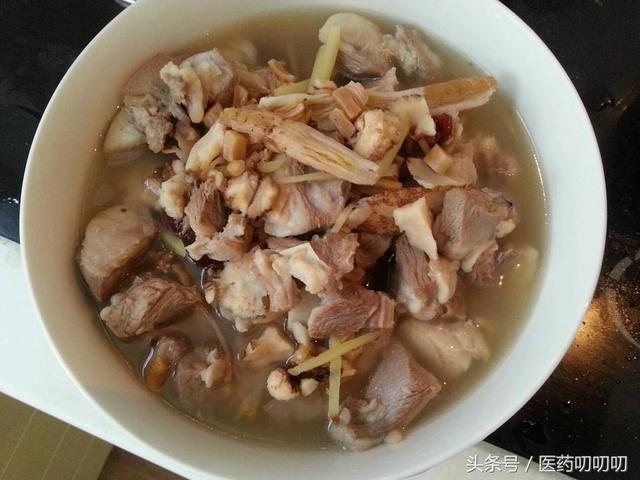 当归的最佳搭配，当归配什么治血瘀（一碗黄芪当归补血汤）