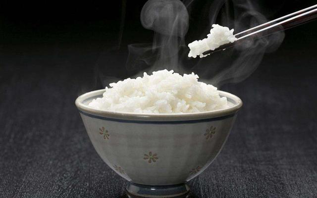 饭夹生了怎么补救，米饭夹生怎样补救（5个方法教你补救夹生饭）