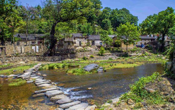 河南信阳四大古镇，信阳免费旅游地方有几个