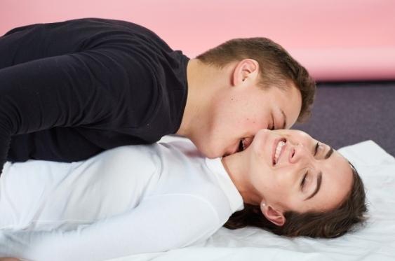 5种情侣接吻方式，女生最承受不住的五种接吻方式