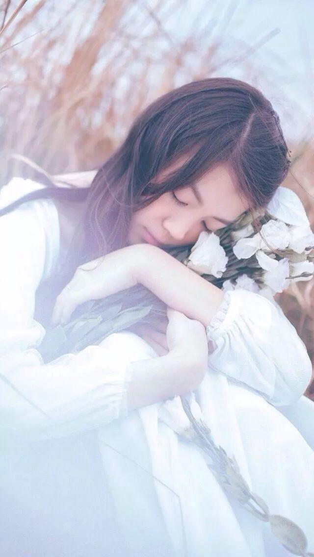 晚安句子180411：你眼中的春和秋，胜过我爱的一切山川与河流
