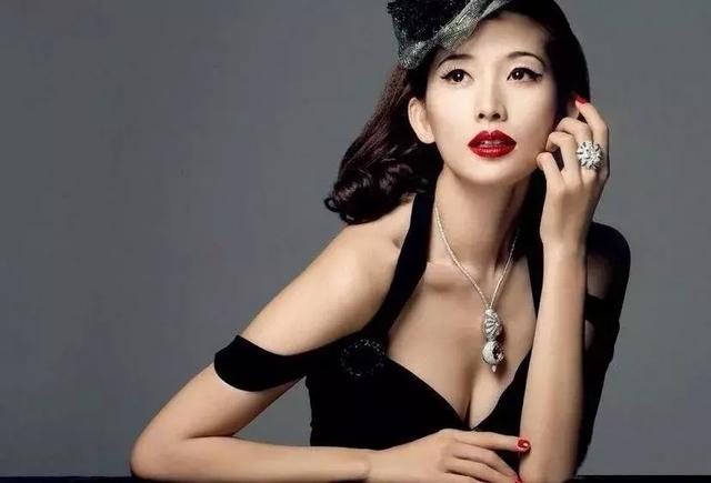 简单方法判断罩杯，女性如何计算自己的“罩杯”有多大