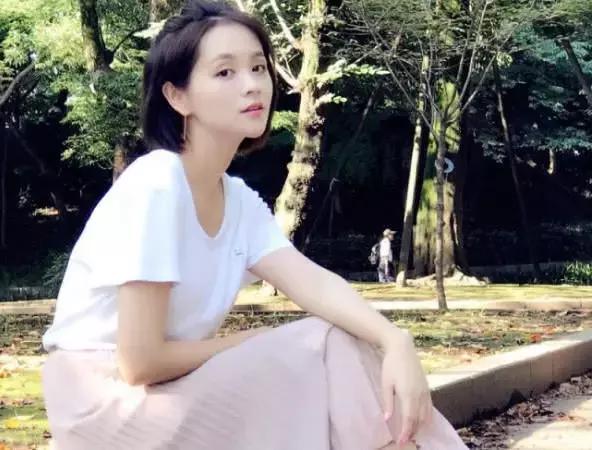 邓莎有多少老公，却被网友吐槽颜值低配不上邓莎