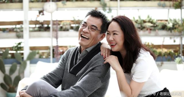 演员刘威婚姻经历，著名演员刘威大妻子13岁