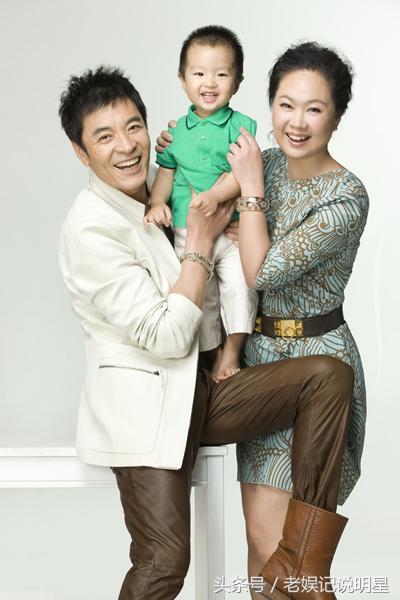演员刘威婚姻经历，著名演员刘威大妻子13岁
