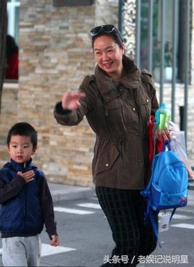 演员刘威婚姻经历，著名演员刘威大妻子13岁