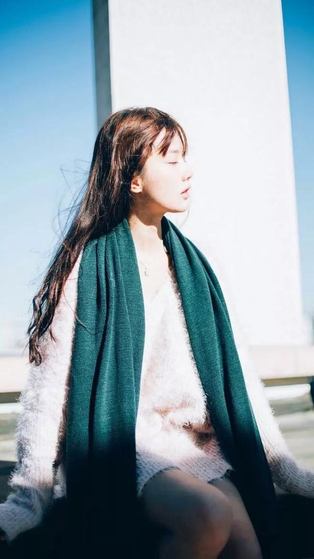 晚安的句子180417：感动代替不了感情，念旧也回不到曾经